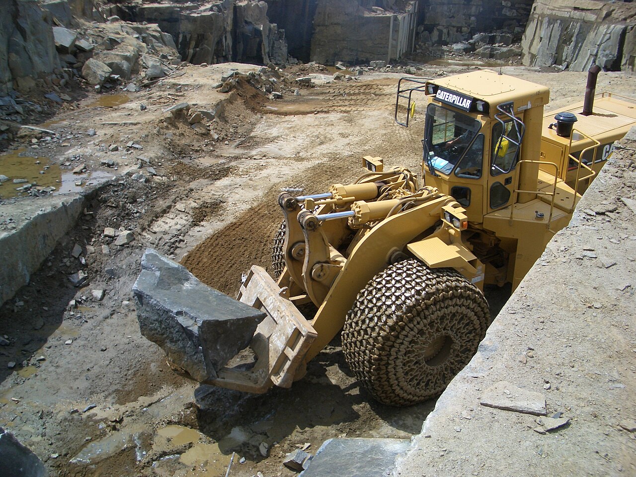 4 cu yd (Komatsu WA380 / CASE 821g)